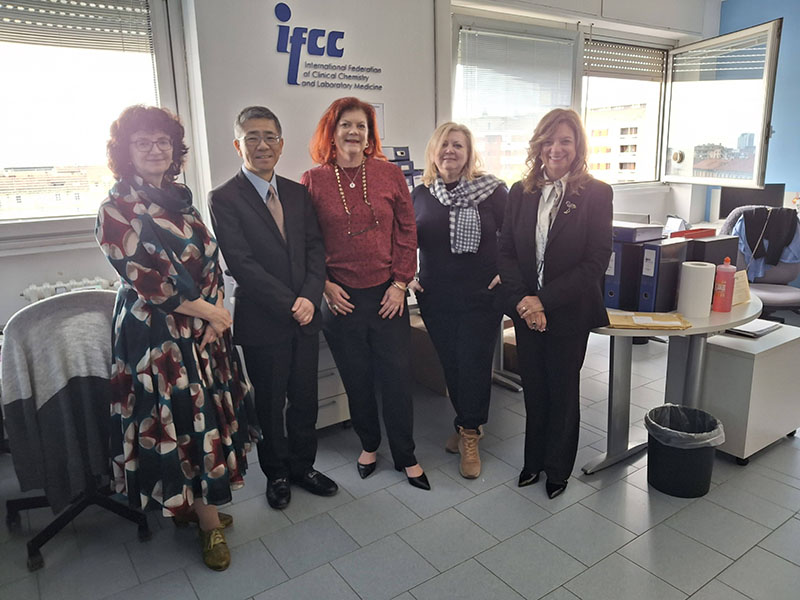 IFCC EMD Executive Committeeの方達と