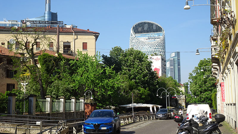 新旧が交雑するミラノ市内